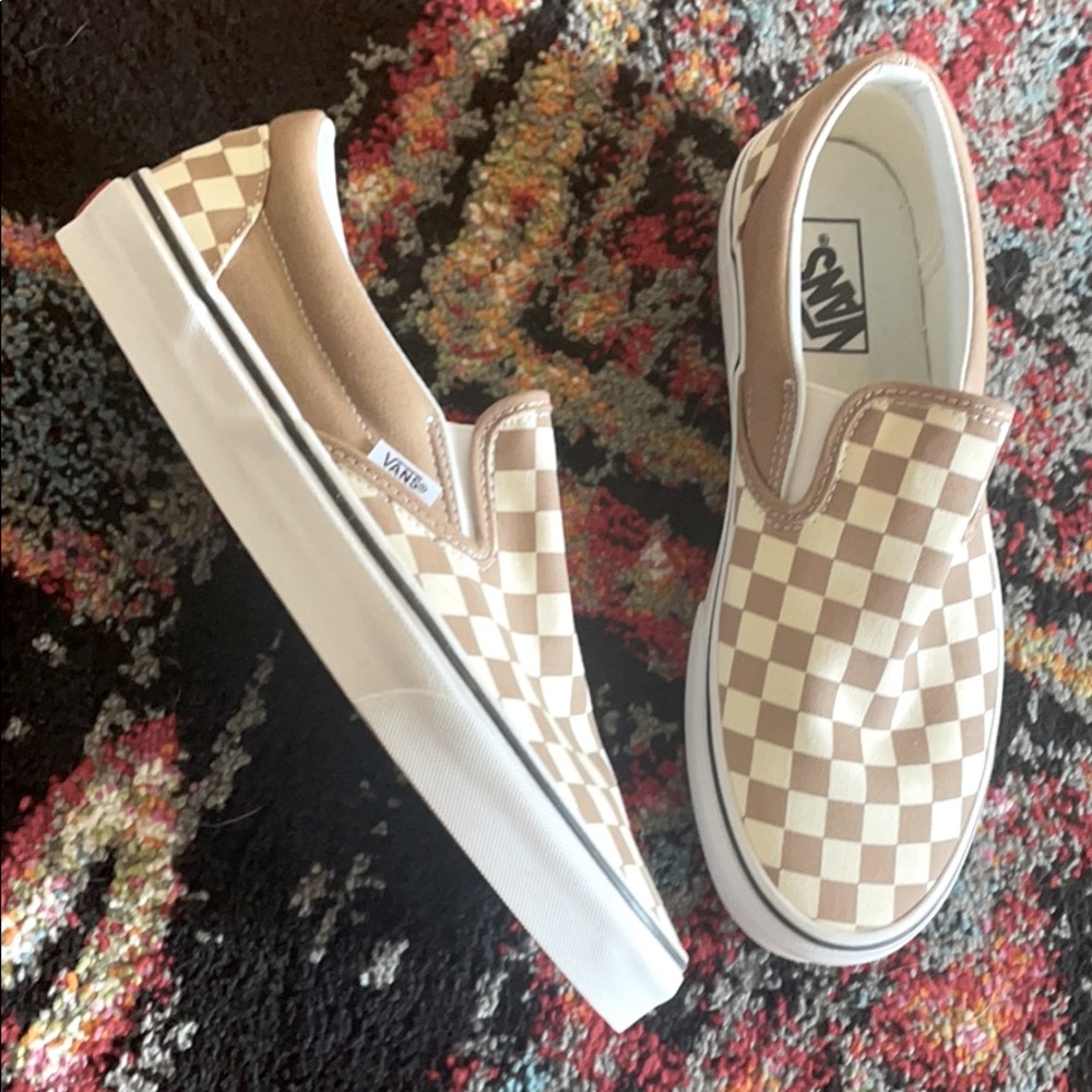 Vans - NWOT - Never Worn - Men 9 / Women 10.5